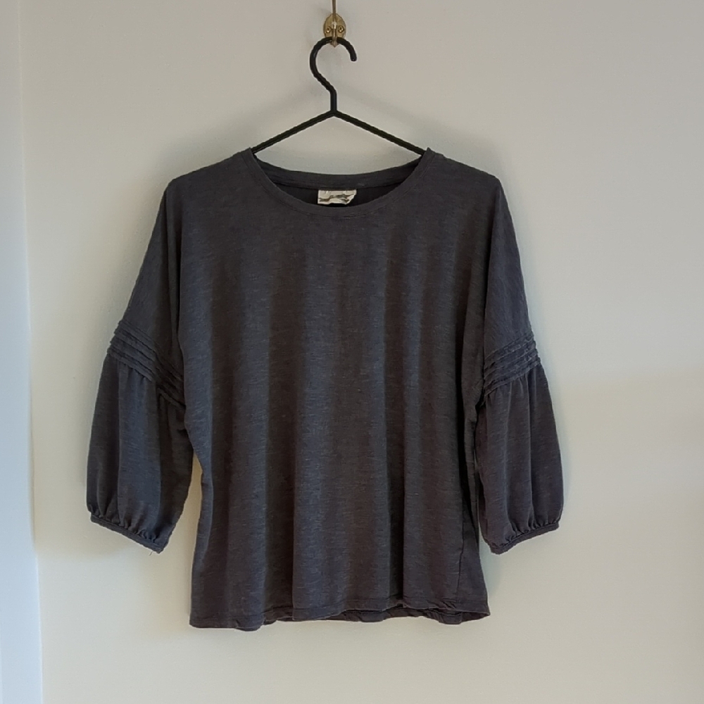 3 / 20$ Women's Gray Top - Size M